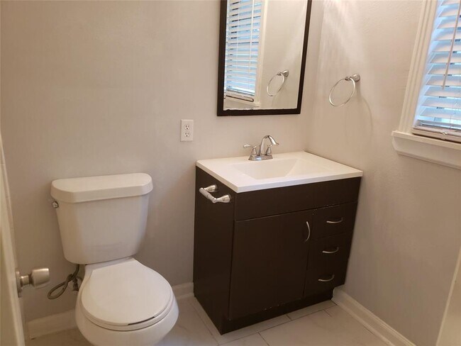 Building Photo - 6202 Gaston Ave