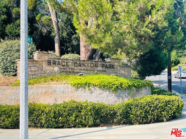 Building Photo - 3007 Jolley Dr