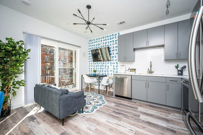 Building Photo - 542 Boulevard NE