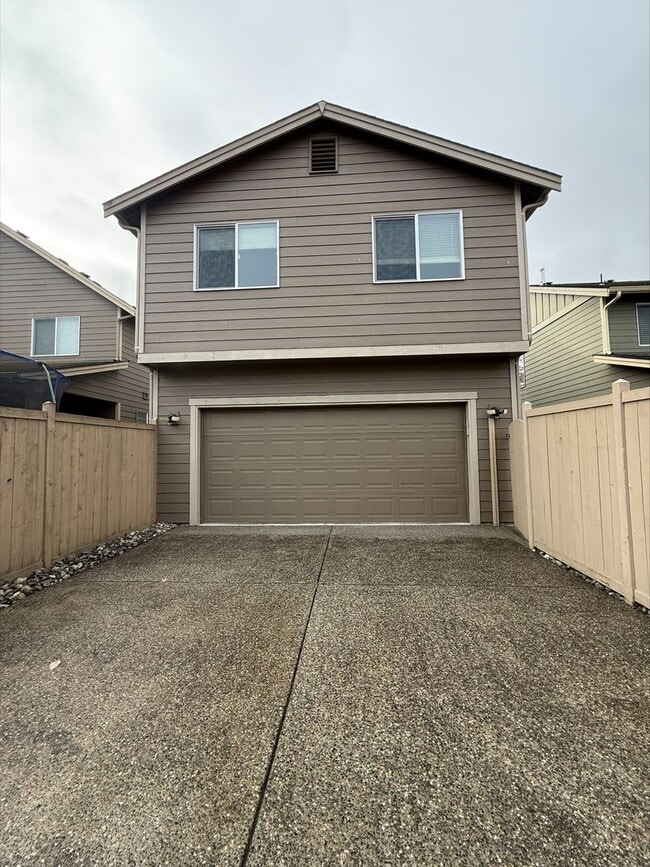 Building Photo - Charming 3bed/2.5 bath House!