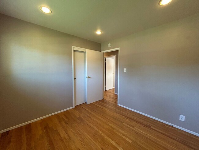 Building Photo - Spacious Single-Story 4BR Home with Bonus ...