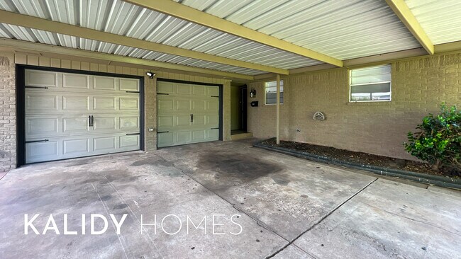 Building Photo - 2825 SW 76th St