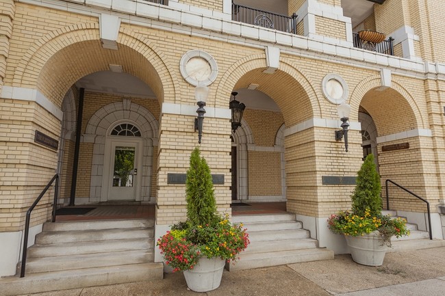 Historic Hogshead - Fountain Plaza - Hogshead Apartments