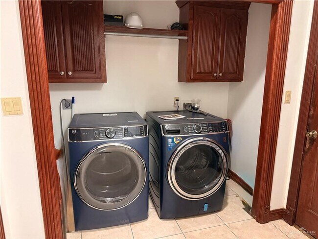 Building Photo - 18 Marble St