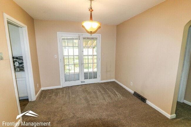 Building Photo - Completely remodeled 4 bedroom house just ...