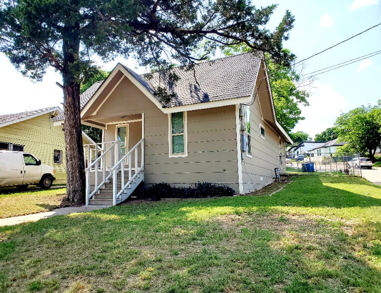 Building Photo - 1623 E Waco Ave