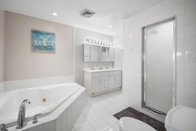 Building Photo - 10 Explorer Rd