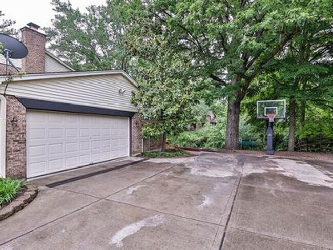 Building Photo - Beautiful Home in Prime Montgomery Location