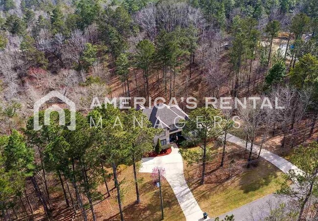 Building Photo - Private Estate Living on Over 3 Acres! Available to view NOW!