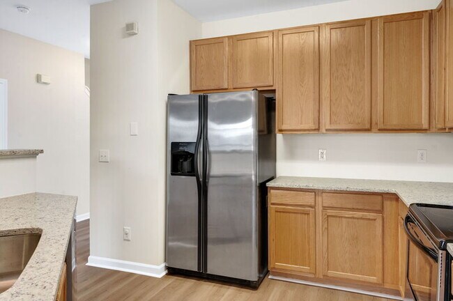 Building Photo - 2204 Valley Haven Dr