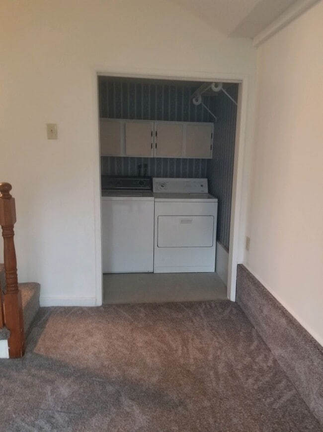 Building Photo - Charming 3 bedroom, 1.5 bathroom 1,448 sq....
