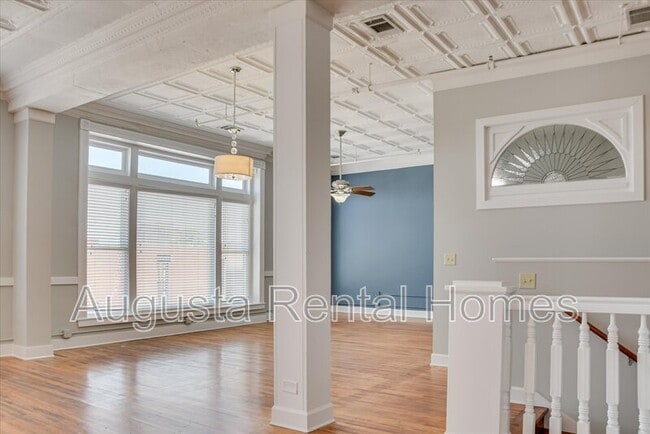 Building Photo - 1106 Broad St