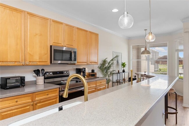 Building Photo - 1896 Crestview Way