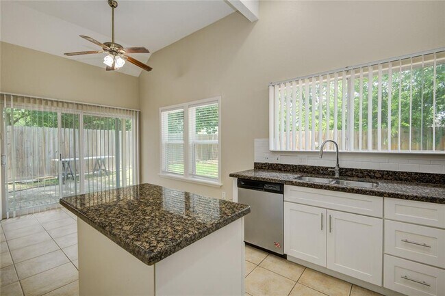 Building Photo - 5006 Westfield Village Dr