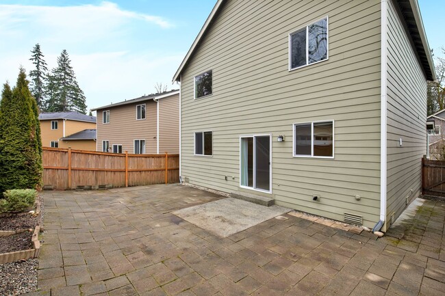 Building Photo - 3 Bedroom  2 1/2 Bath home with low mainte...