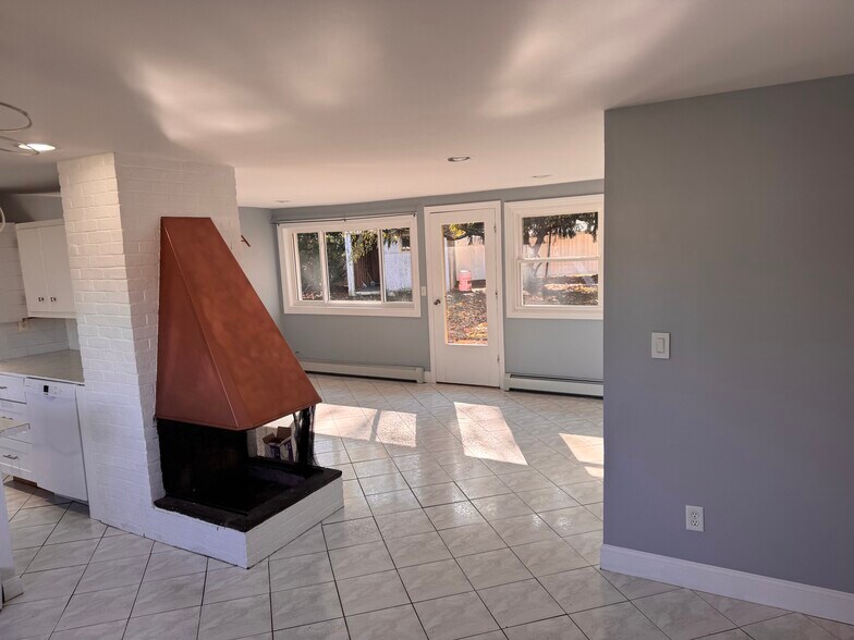 Building Photo - 165 Haverhill Ave