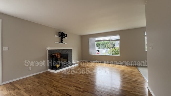 Building Photo - 5228 18th Ave SW