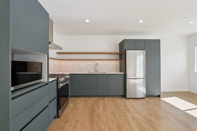 Building Photo - 1422 Tamarind Ave