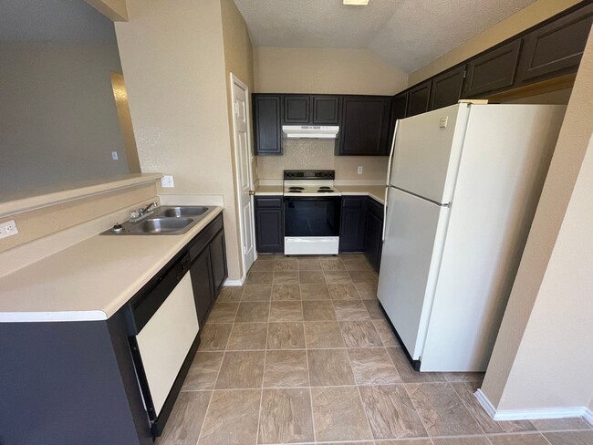 Building Photo - 5006 Glenoak Dr