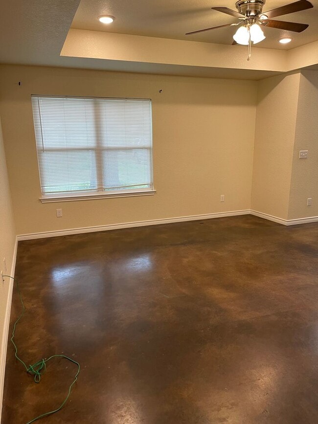 Building Photo - Newer Brick 3/2 Home