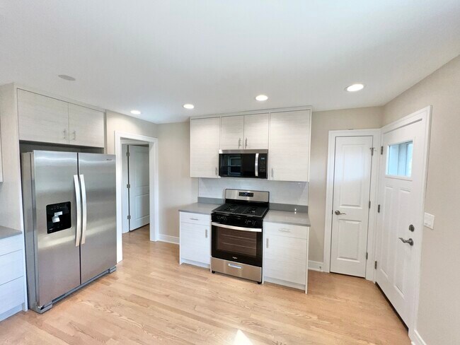 Building Photo - 5547 N Central Ave