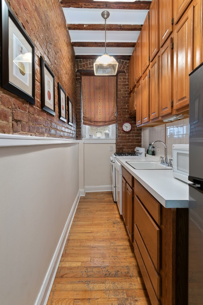 Building Photo - 30 E 95th St