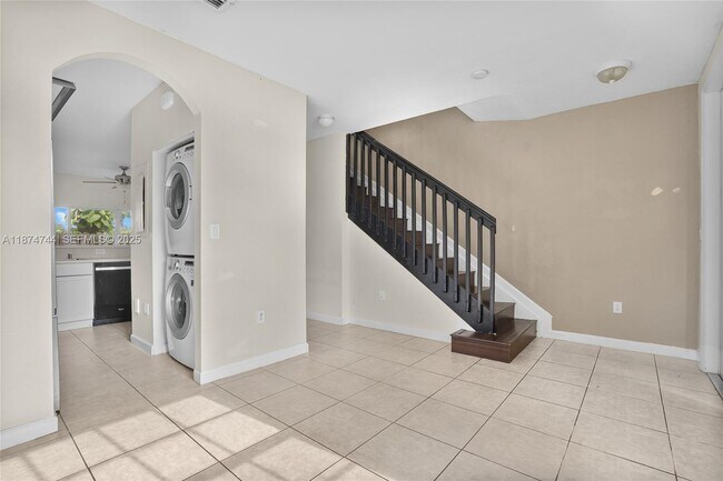 Building Photo - 1490 NE 33rd Ave