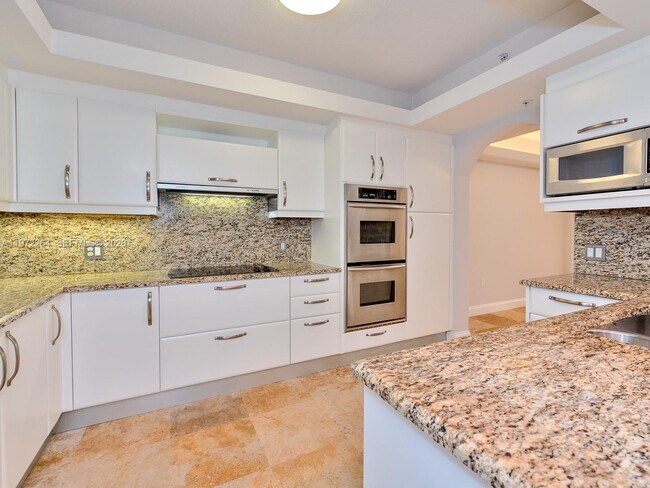 Building Photo - 2051 SE 3rd St