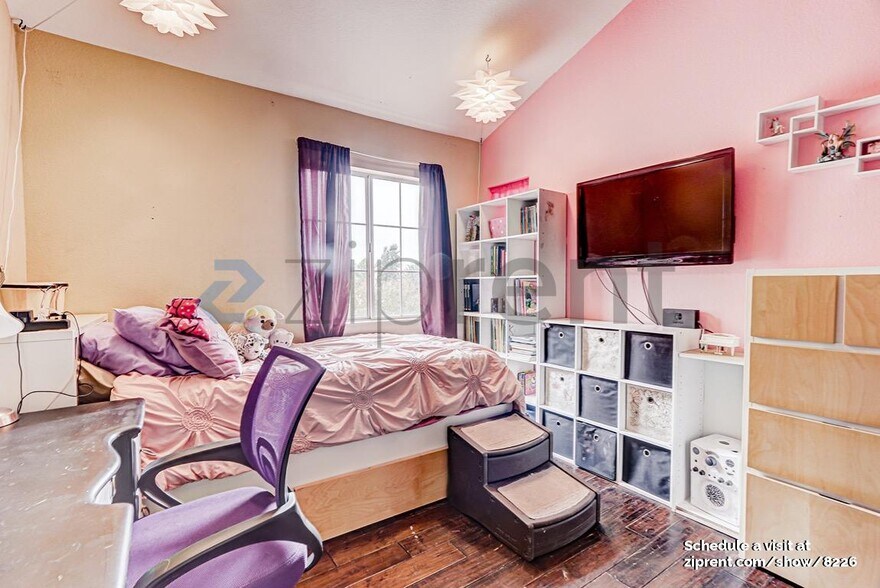 Building Photo - 40050 Spinning Wheel Dr