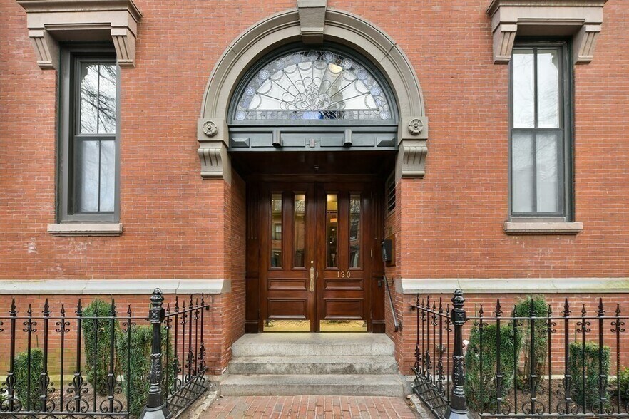 Building Photo - 132 Appleton St