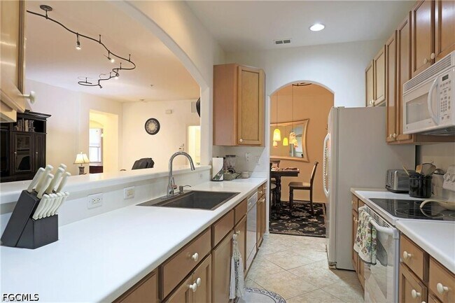 Building Photo - 13225 Silver Thorn Loop