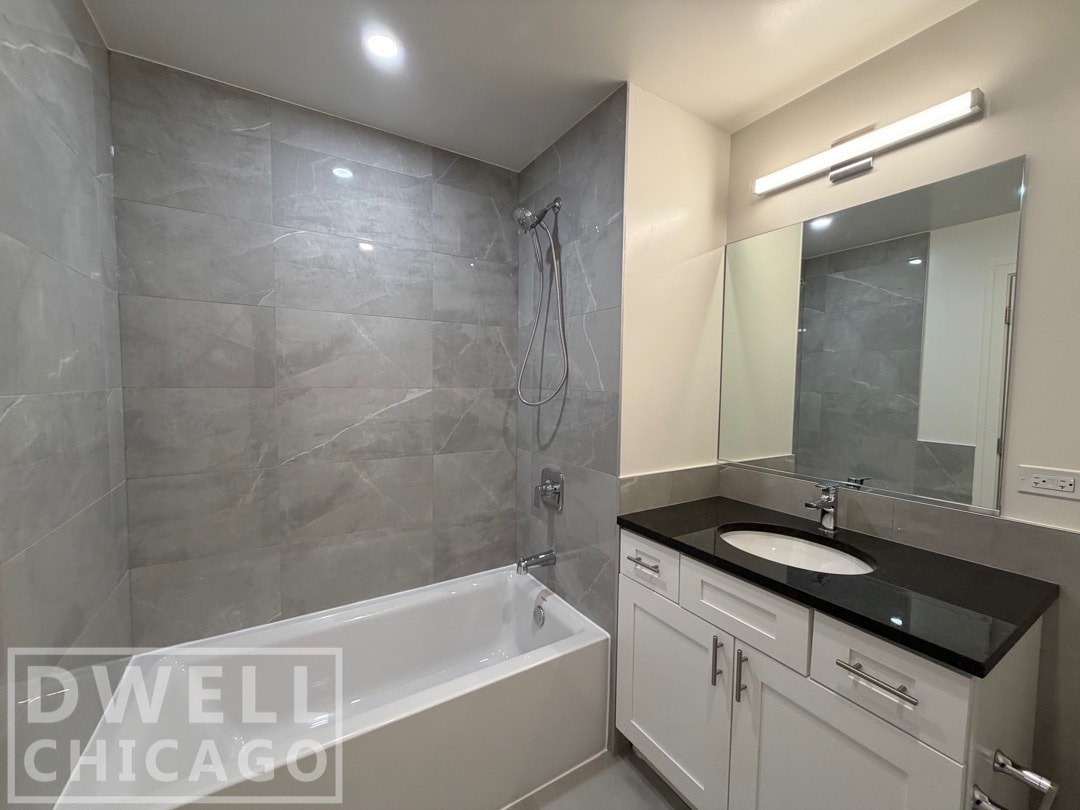 Building Photo - 938 W Carmen Ave