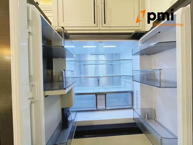 Building Photo - "Spacious Elegance Awaits: 5-Bedroom Home with 3.5 Baths in Winter Garden"