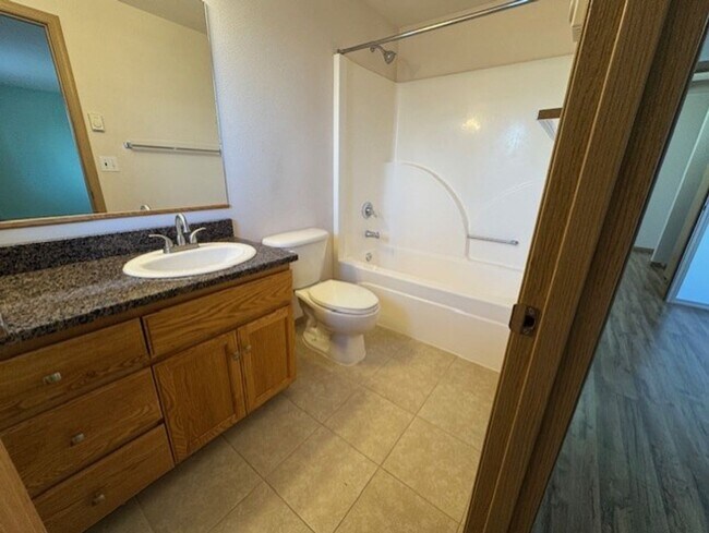 Building Photo - Amazing sunsets just minutes from Bend/Sisters