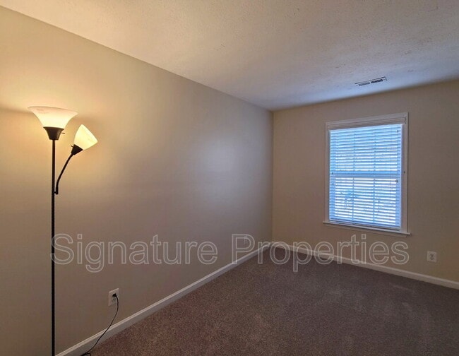 Building Photo - 106 Regina Ln