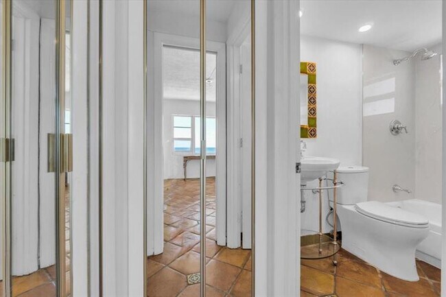 Building Photo - 6000 N Ocean Blvd