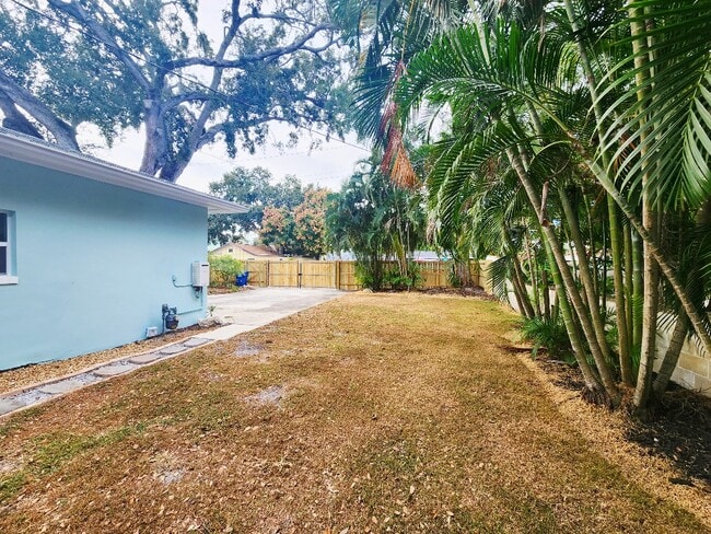 Building Photo - 1736 23rd Ave N