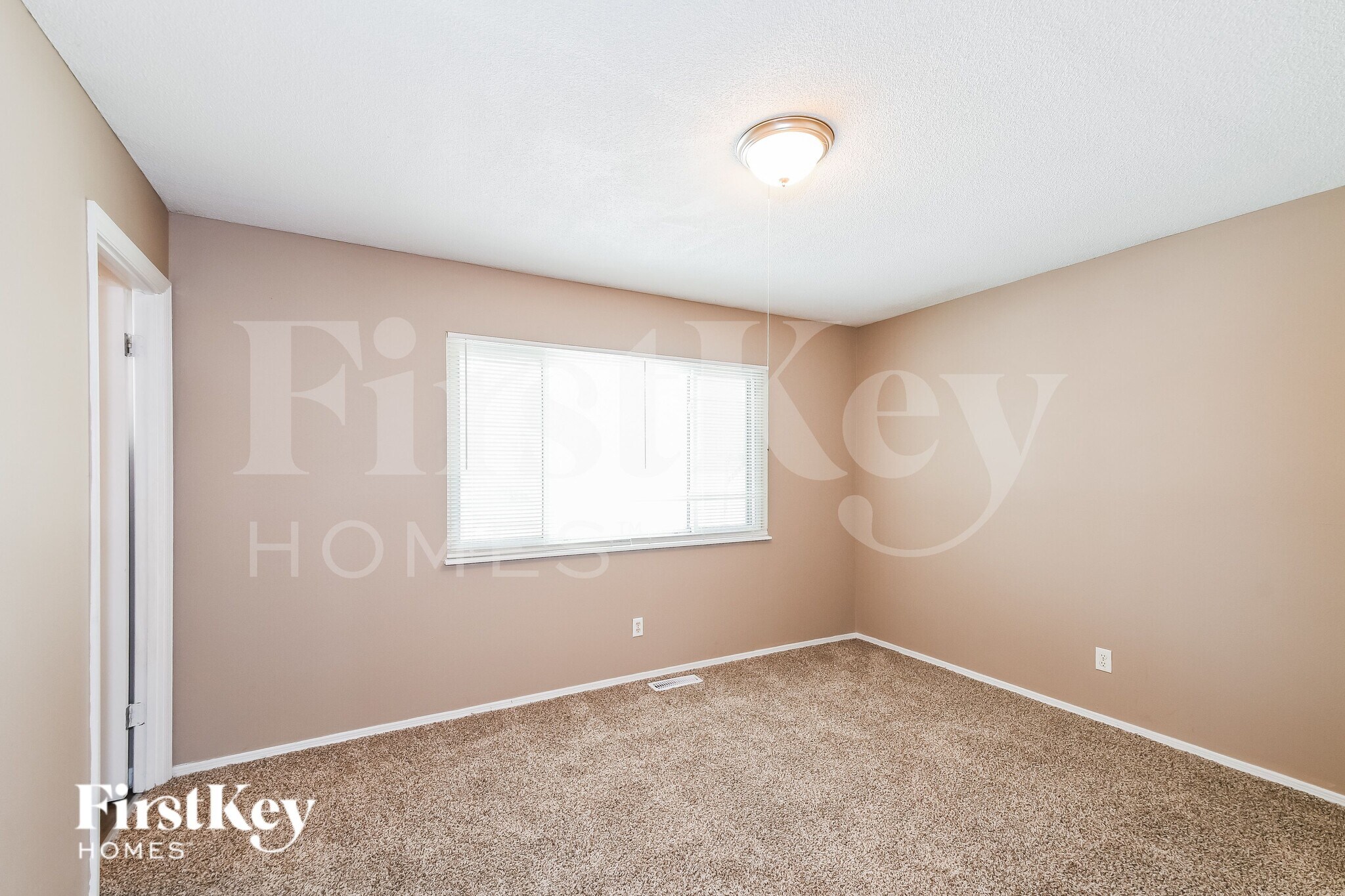 Building Photo - 2335 Bramble Ln