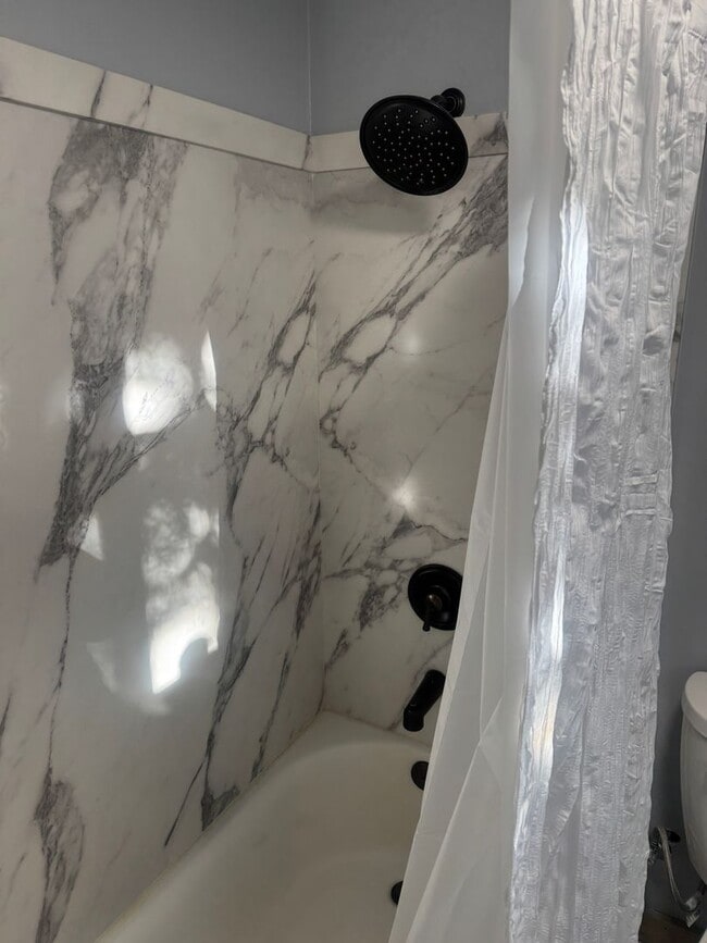 Building Photo - Renovated Spectacular Lakefront Carriage H...