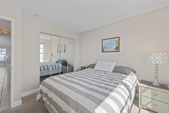 Building Photo - 2860 NE 14th St