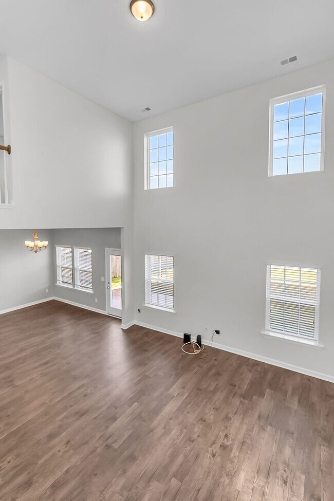 Building Photo - Meticulous 3 Bedroom Home in Lindera Prese...