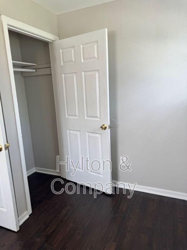 Building Photo - 1703 Lamb Ave