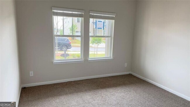 Building Photo - 327 Vly Oak Dr
