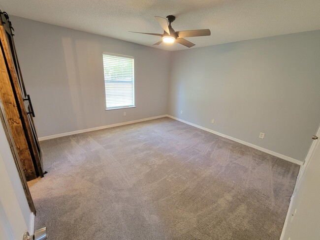 Building Photo - 400 Pristine Water Ln