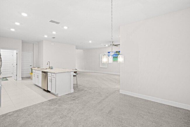 Building Photo - 692 NE Turtleback Trail