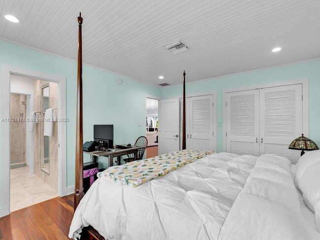 Building Photo - 232 W Seaview Dr
