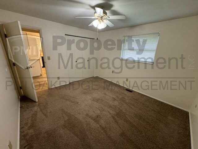 Building Photo - Single Level  2 Bed Apartment with Garage