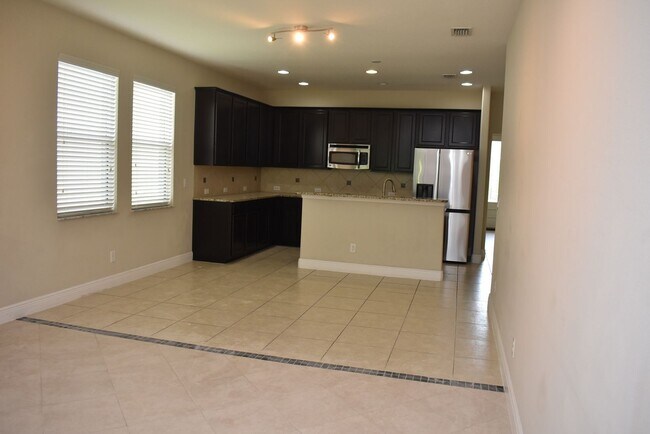 Building Photo - 5060 Creekside Park Ave