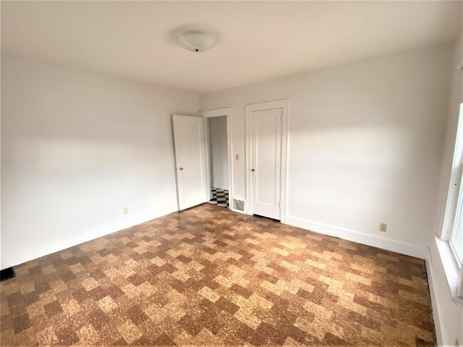 Building Photo - 105 Helen St