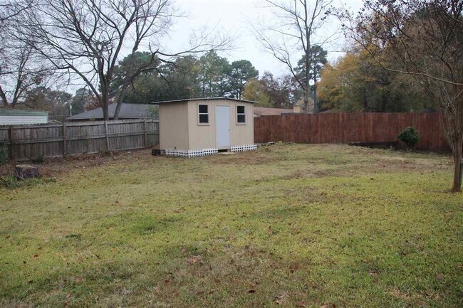 Building Photo - 2403 Balsam St